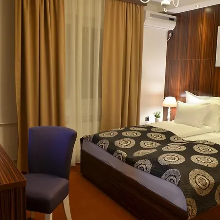 Jet Set Hotel 4*